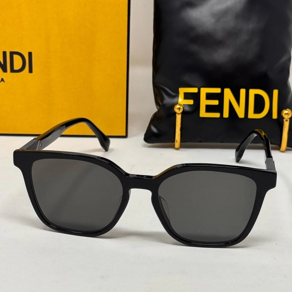 💯 Authentic NWOT FENDI Geometric Black Frame Sunglasses